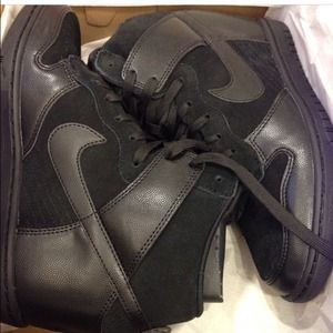 Authentic Nike dunks sky hi size 8.5