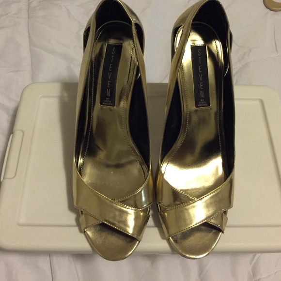 Gold Metallic Pumps