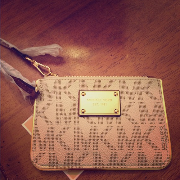Michael Kors Clutches & Wallets - Michael Kors Wristlet