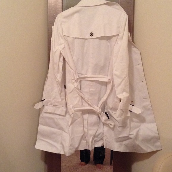 BR Trench Coat - Picture 4 of 4