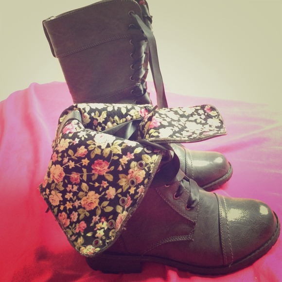Two way floral combat boot