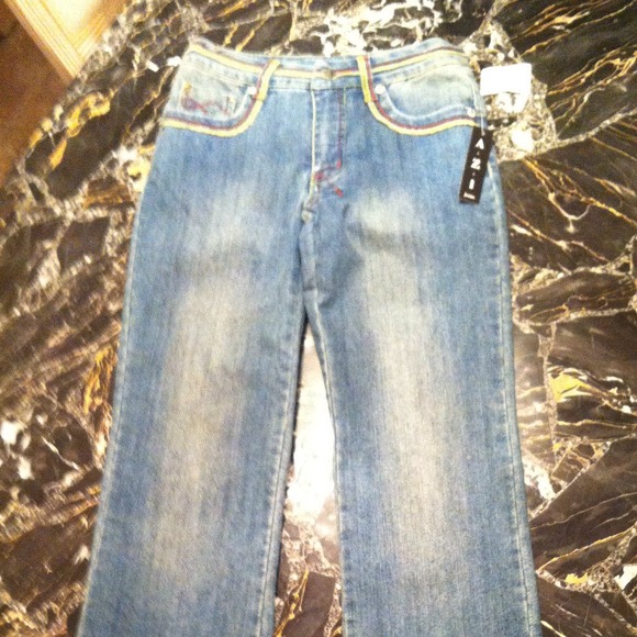 AZI Jeans-NWT-Retail $174.00. Size 28. Designer.
