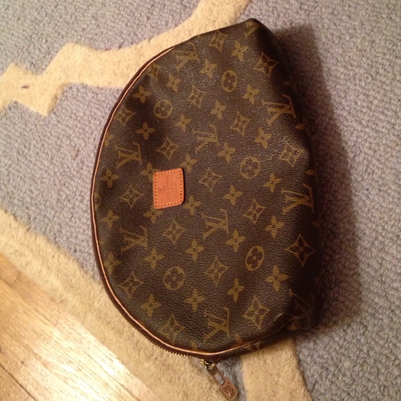 LV small purse