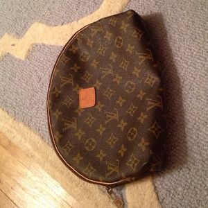 LV small purse