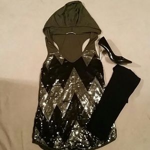 Hooded sequence tank.