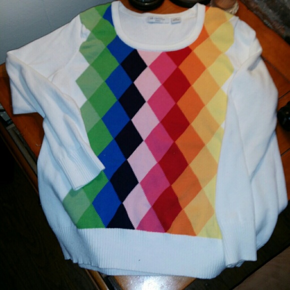 🚫SOLD🚫 s ymmetrical colors pullover.