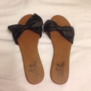 Really cute Volcom sandals