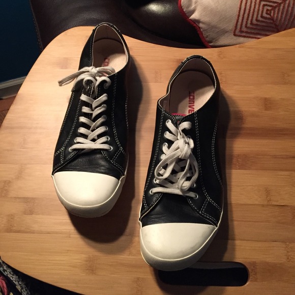 Converse leather retro vintage style. 9 women's