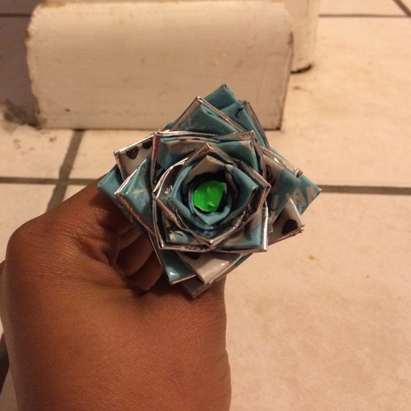 Duck tape flower pen - Picture 1 of 2