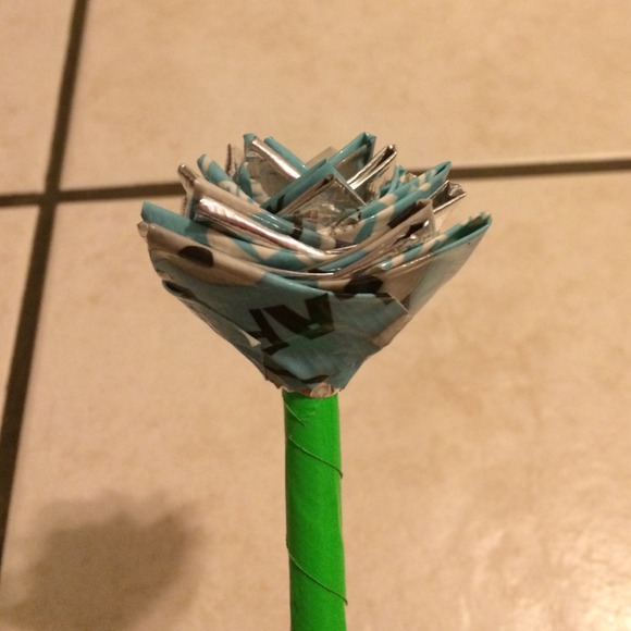 Duck tape flower pen - Picture 2 of 2