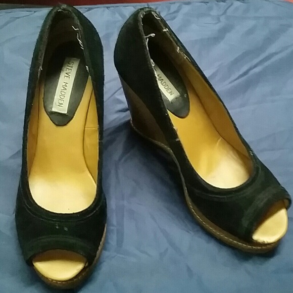 Steve Madden peep toe suede wedges