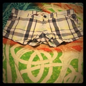 Plaid Hollister shorts!
