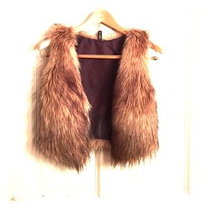 Faux Fur Cropped Vest from H&M