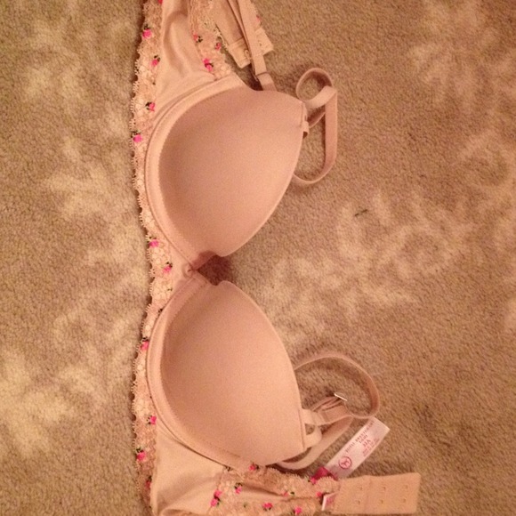 NWOT VS PINK Total Sweetheart Demi Bra