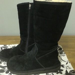 Black zip-up, ugg boots