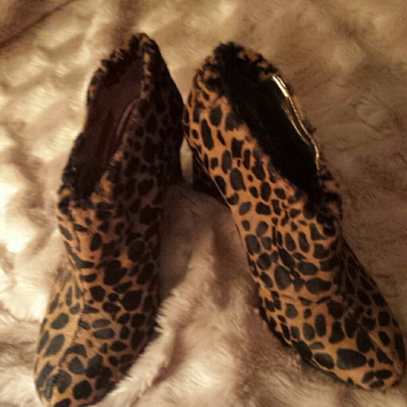 Comfortable and Cute leopard booties.