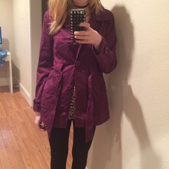 Reddish-purple trench coat - Picture 2 of 3