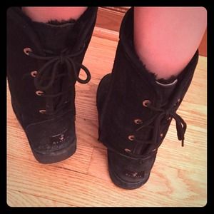 Bearpaw Black Lace up Boots