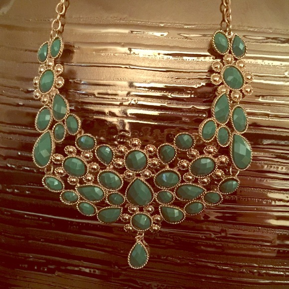 Beautiful green and gold statement necklace