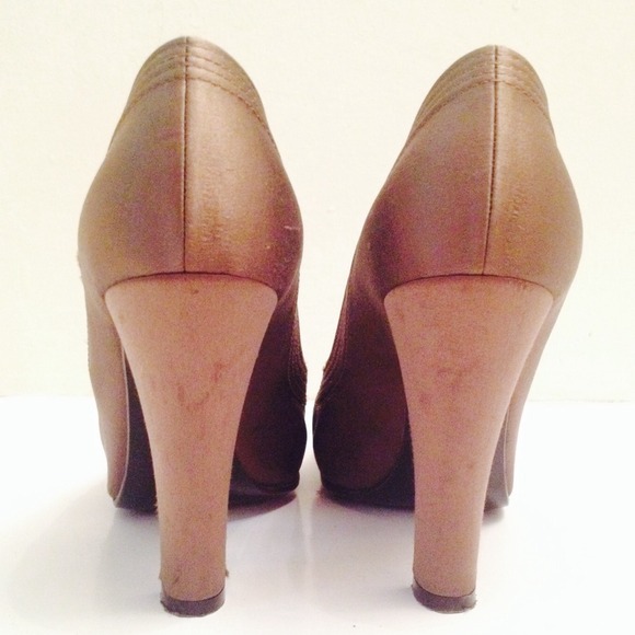 Stella McCartney Satin Rounded Toe Pumps - Picture 3 of 4