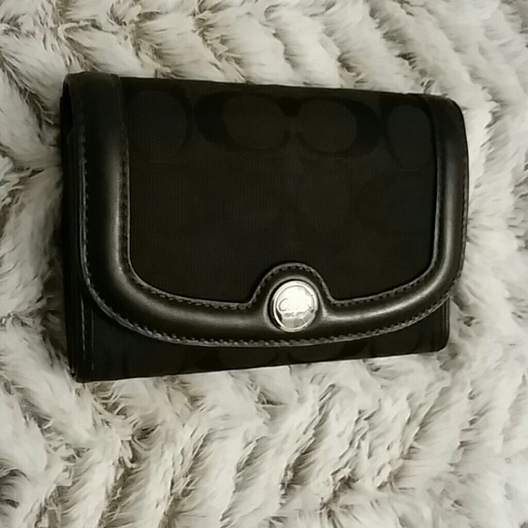 NWOT Coach signature medium trifold wallet