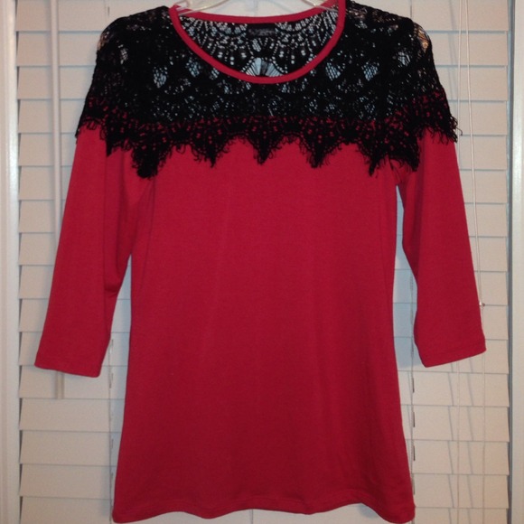 Cute red Lace top!!