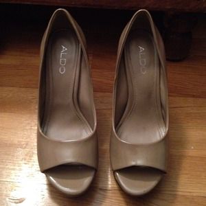 Aldo nude pleather open toe pump size 37 4in heel