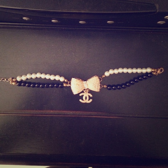 *BUNDLED* Adorable black/white inspired bracelet!