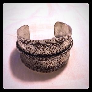 *Brand new* Silver bracelet cuff
