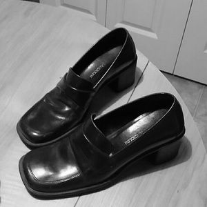 Dark Blue Enzo Angiolini dress shoe..EA Flexo