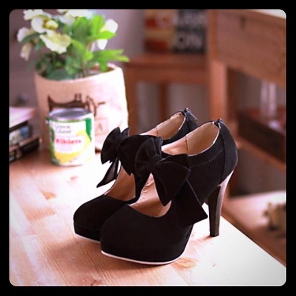 Black suede heels