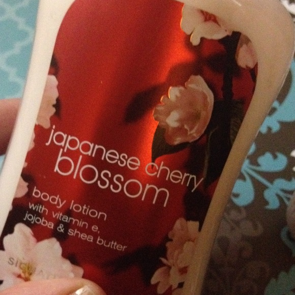 Bath and body works lotion - Picture 2 of 3