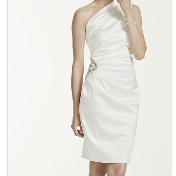 Stretch satin one shoulder short gown