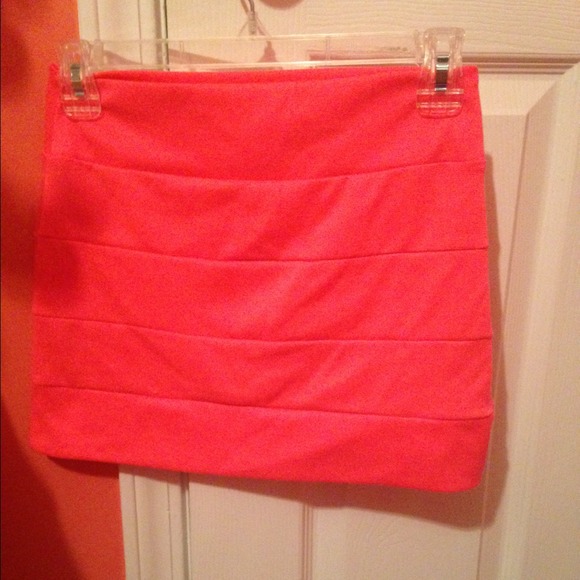 👏Hot Pink Body con Skirt👏