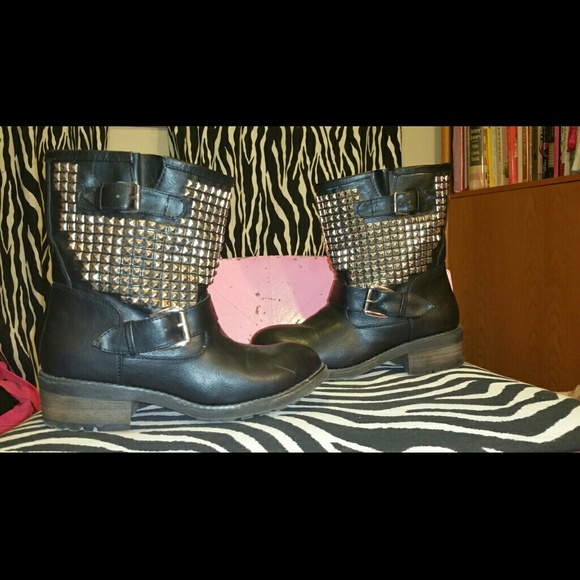 Bamboo studded combat boots