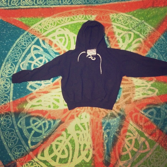 Cute black sweatshirt!
