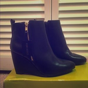 NWT Forever 21 wedges bootie- black leather