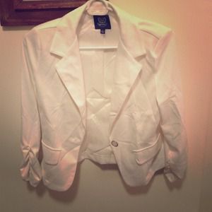 White cropped blazer
