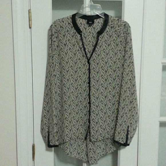 Mossimo shirt w/ tail