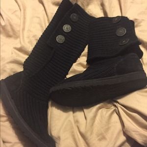 Black knit Uggs