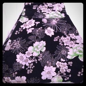 Adorable skirt size small. Fits really nice.