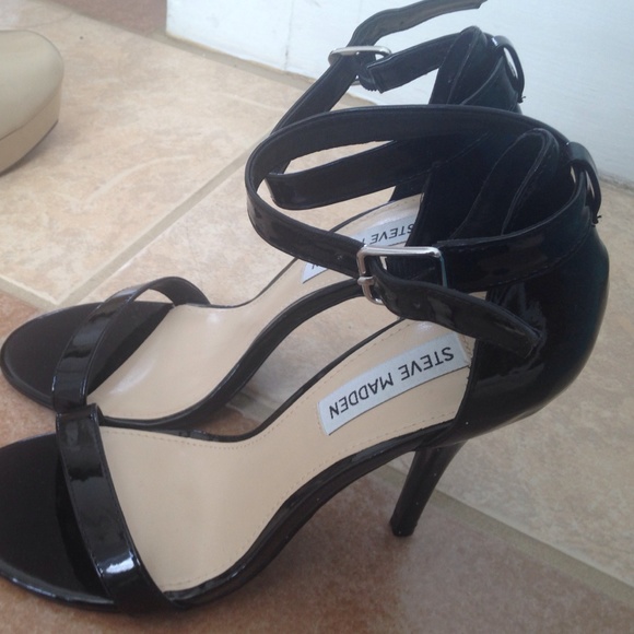 NEW Steve Madden Realove Black Ankle Strap Size 8