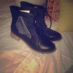 Combat boots