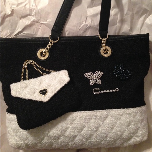 🆕Medium size Betsy Johnson tote.