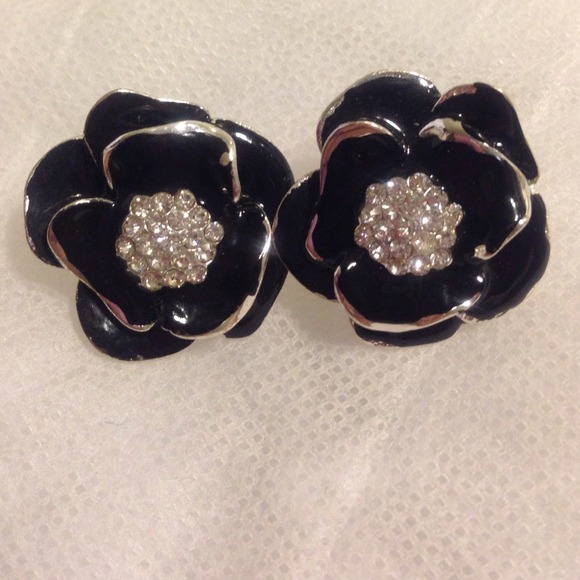 Sparkly flower earrings