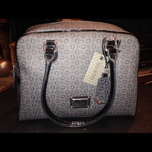 SALE!!! Brand New Guess handbag!