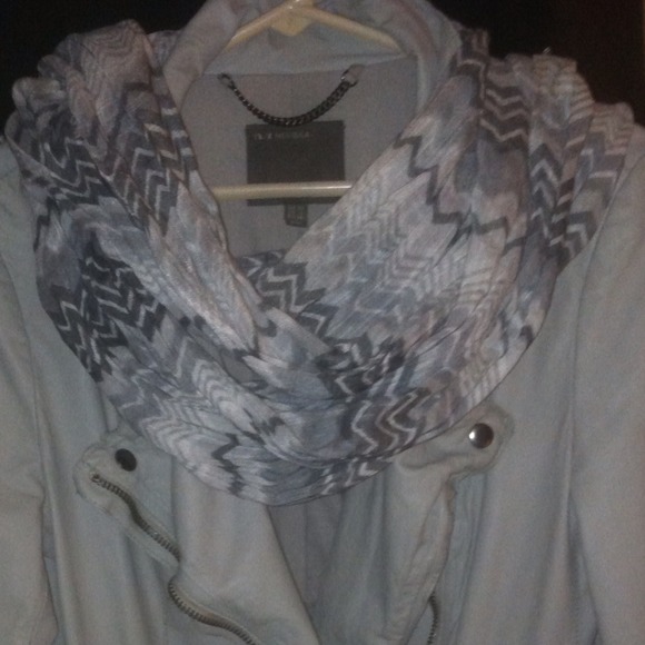 Sharp scarf adds style 66 inches long - Picture 2 of 4