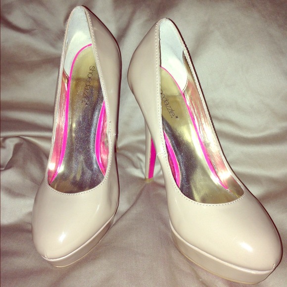 Nude faux-patent platform pump by ShoeDazzle