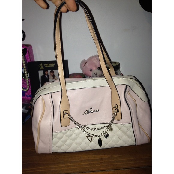 💕AUTHENTIC Guess 💕(Free Shoes)