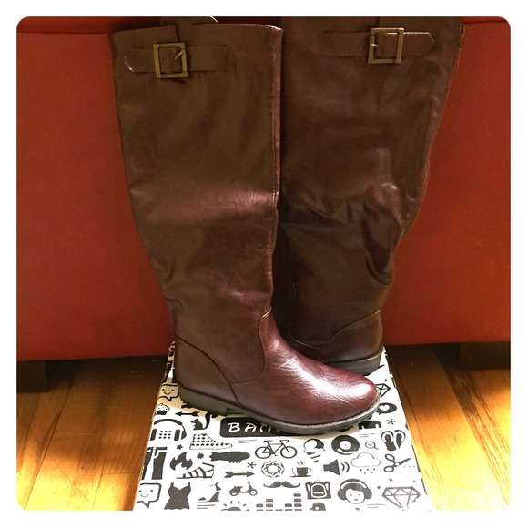 Burgundy super cute boots🙊